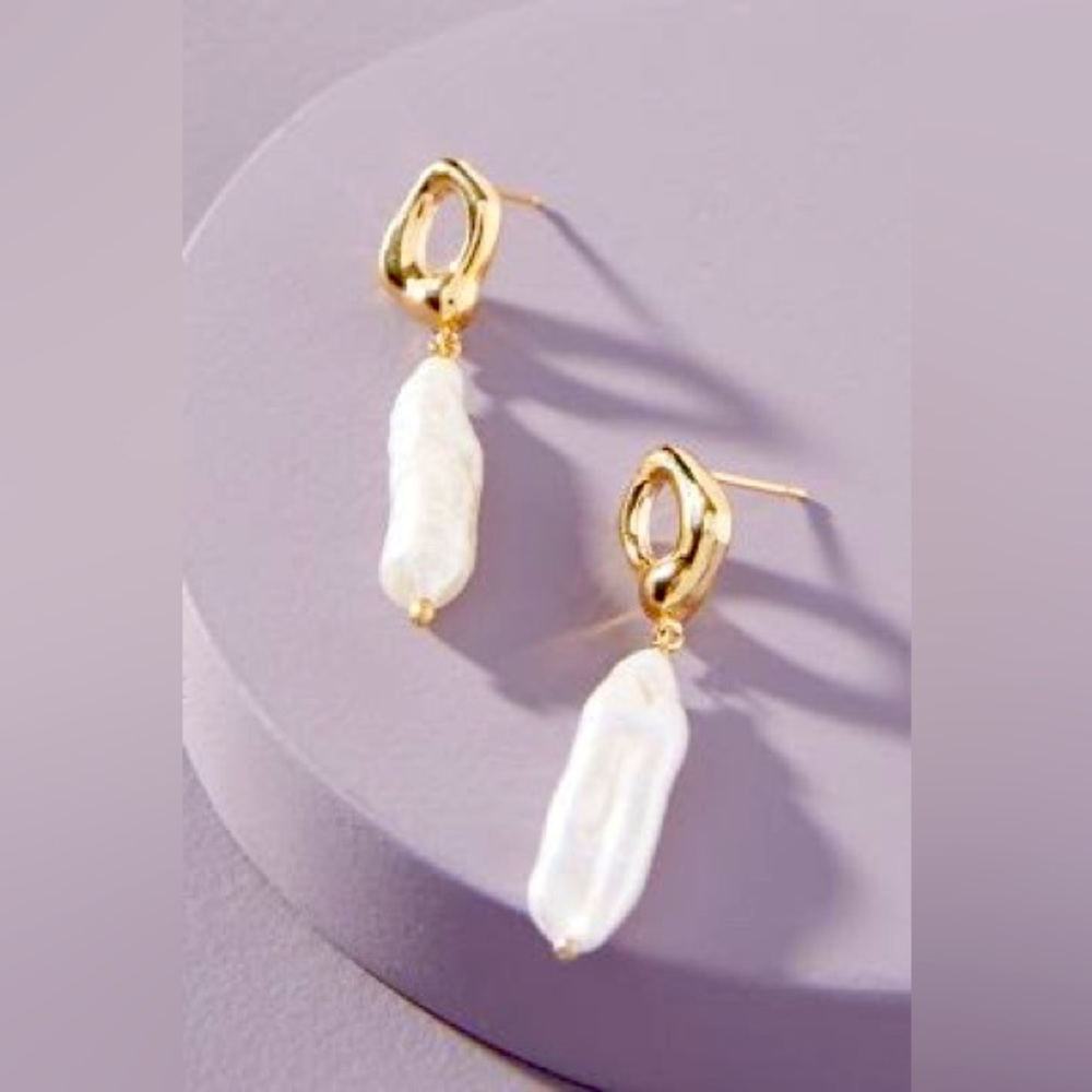 Anthropologie pearl drop earring